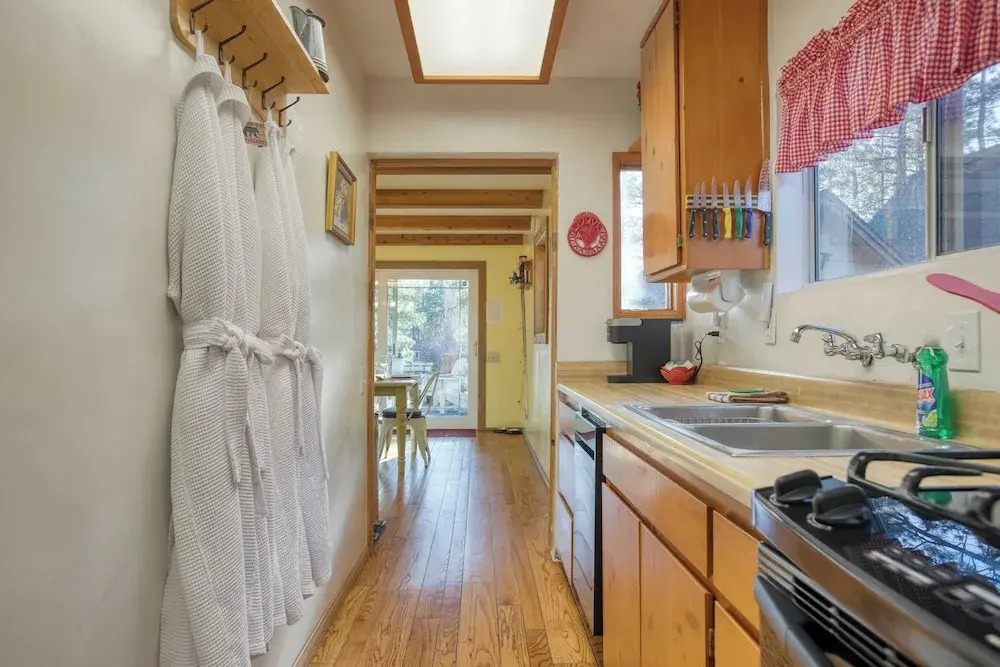 Lakefront w/ Private Dock, Hot Tub, Large Deck, Views Lakeside on Lagunita