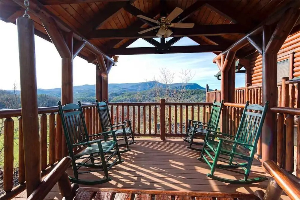 Serenity Peak 3 Bedroom Home with Hot Tub