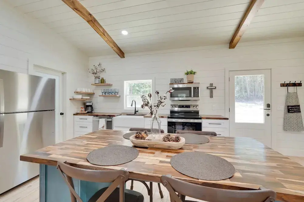 Nature-centric Retreat! Newly Built Millen Cottage