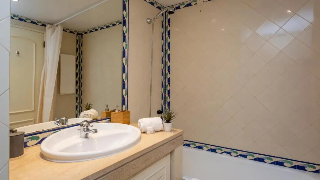 Marina 2BDR Apartment With Balcony & Pool - 5min from beach by LovelyStay