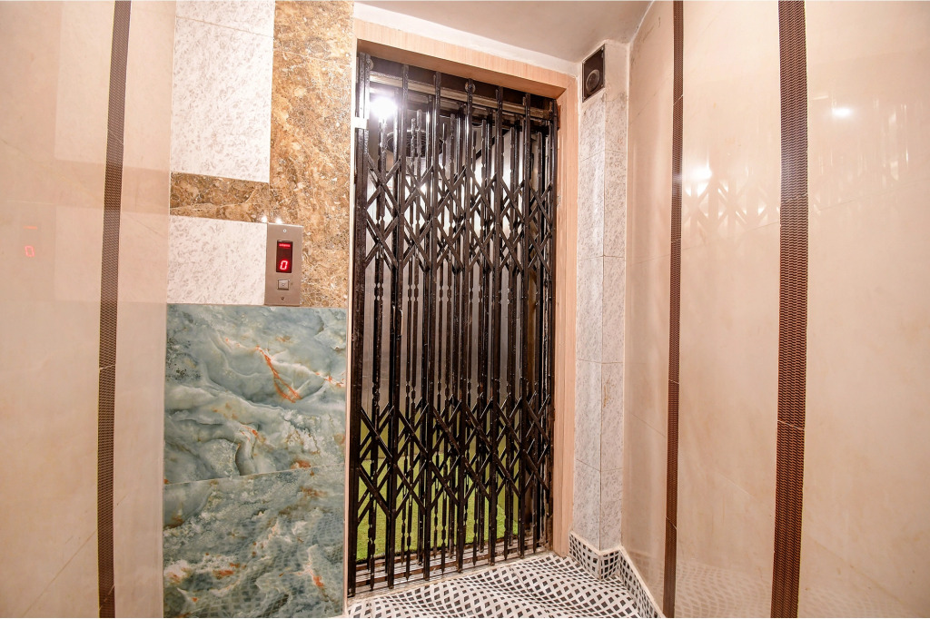 FabHotel Prime Rockstar Suites - Nr Park Circus 7 Point