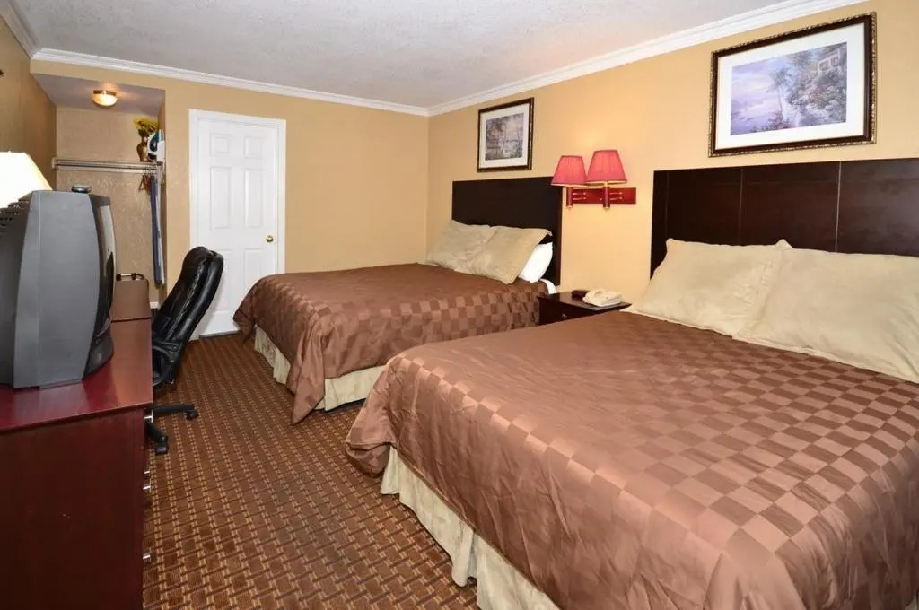Santa Clarita Motel - Near six Flags Magic Mountain - Valencia