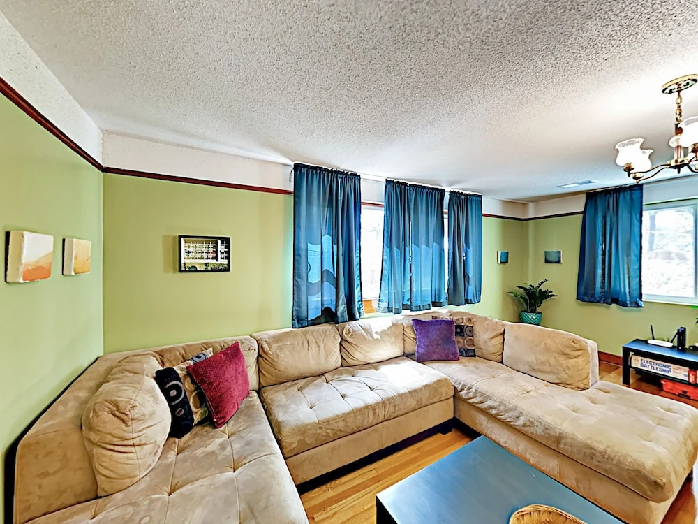 1734 Charleston (1655-161089) - 2 Br Home
