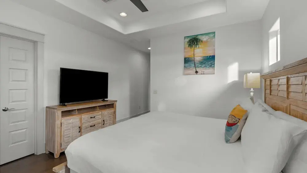Sea Love by Avantstay Beach Home + Sleeps 16 Mins to Miramar Beach + Community Pool Group Stay