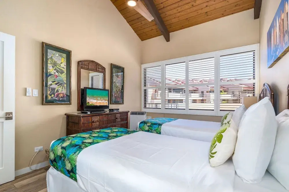 Kamaole Sands 3-406 - Modern Kitchen, Large Lanai, Enclosed Private MB, Split AC