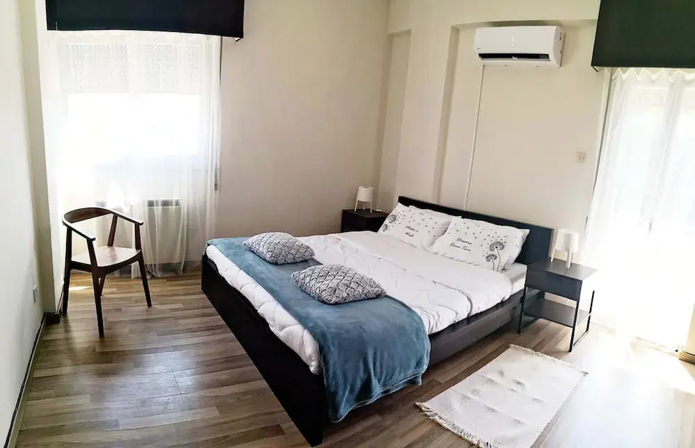 The Bridge-House Apartment