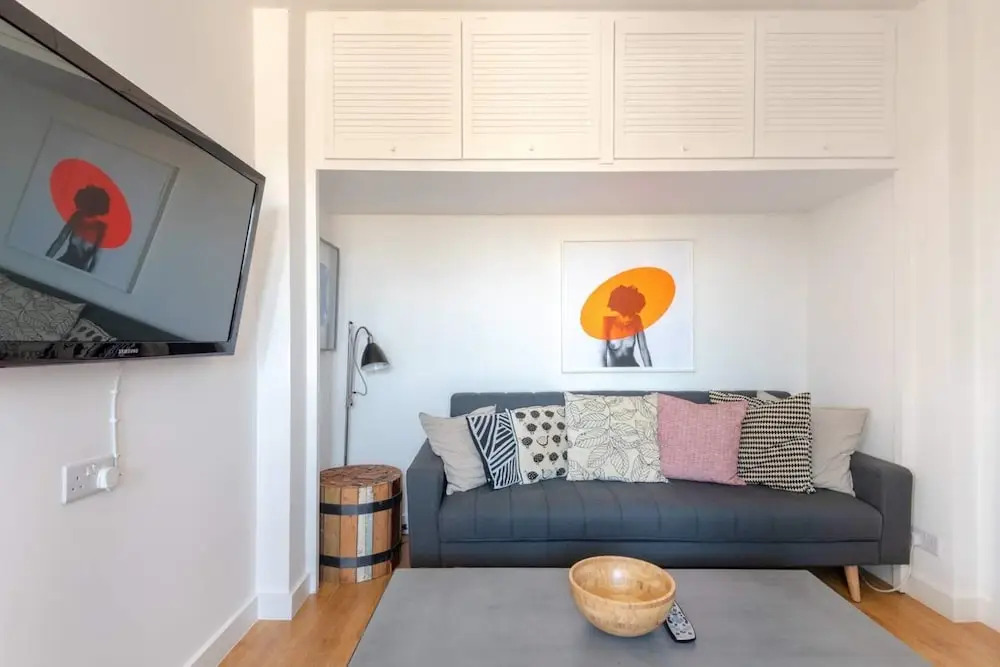 1BR Flat Ideally Located In Zone 2, Fits 3
