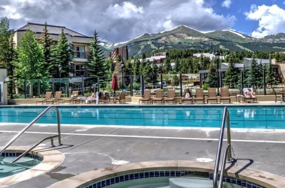 3 Bedroom Mountain Vacation Rental on Historic Downtown Main Street Within Walking Distance to Peak 9 Gondola