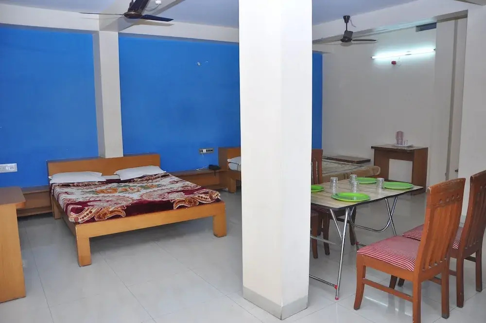 Sri Vinayaka Lodge
