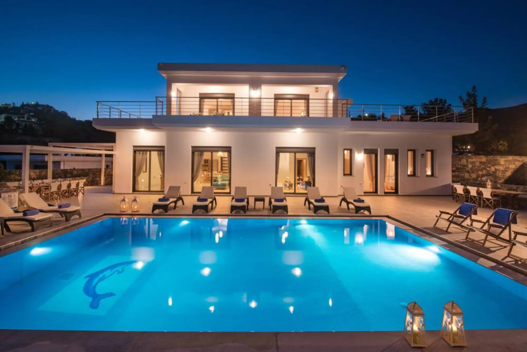 Villa Bellelen with a heated pool