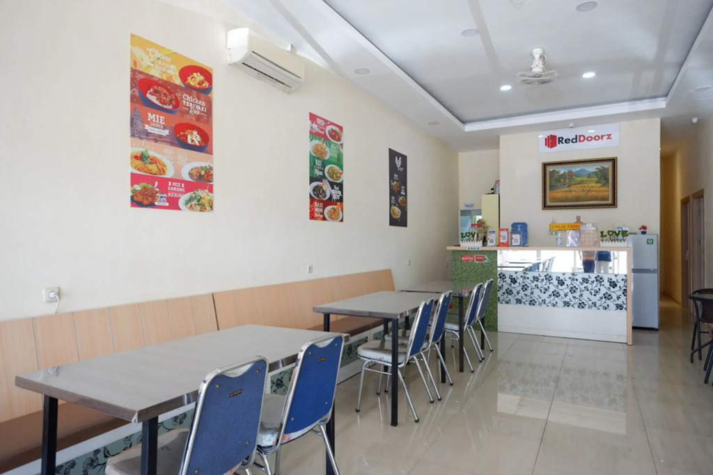 RedDoorz Plus @ Losari Makassar