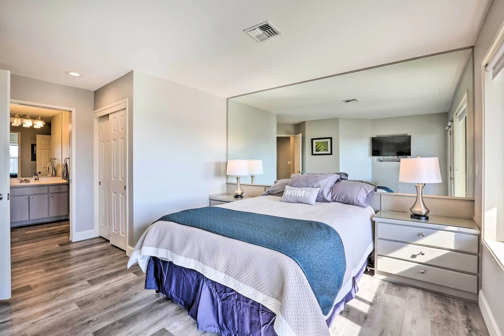 Hiking Trail & Hot Tub Access: Bend Condo w/ Deck