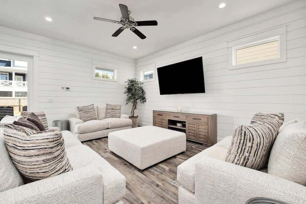 Modern 3-story Beach House W Poll and Billiard