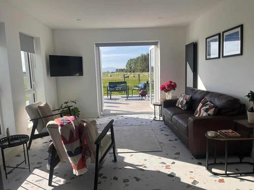 Sunset Cottage - Sleeps 6 - Parking - Garden