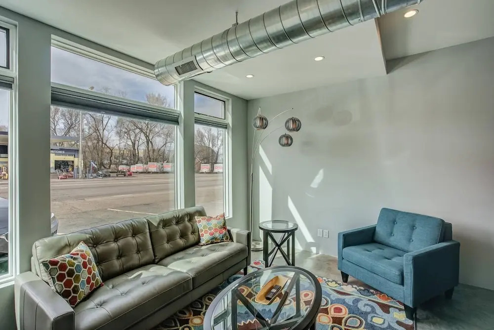 1BD Studio Downtown Close to Hiking W/ac!