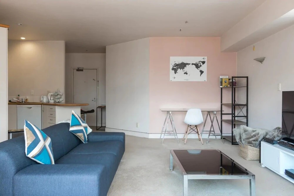 Cosy 2 Bedroom CBD Apartment With Balcony