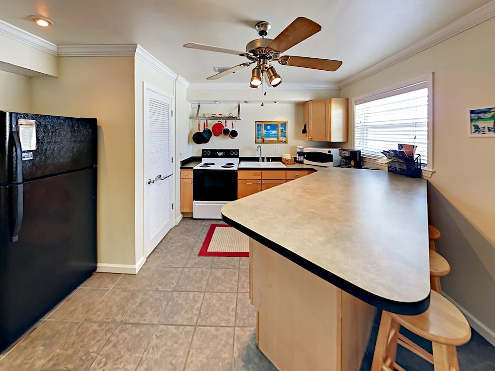 344 E Beach Blvd Condo Unit 21 by RedAwning