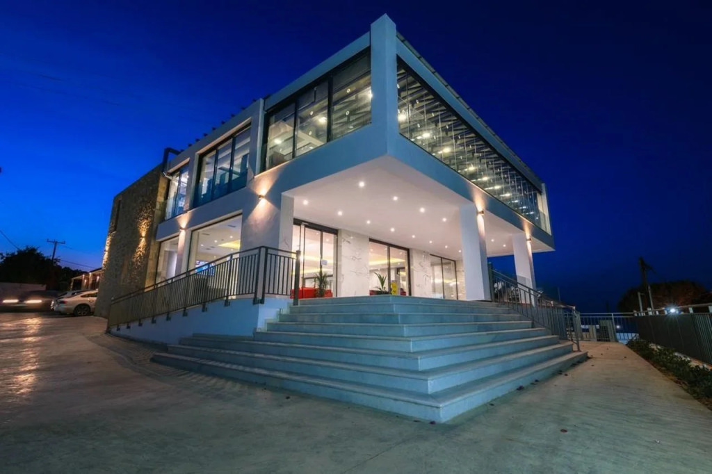 Cavo Orient Beach Hotel & Suites