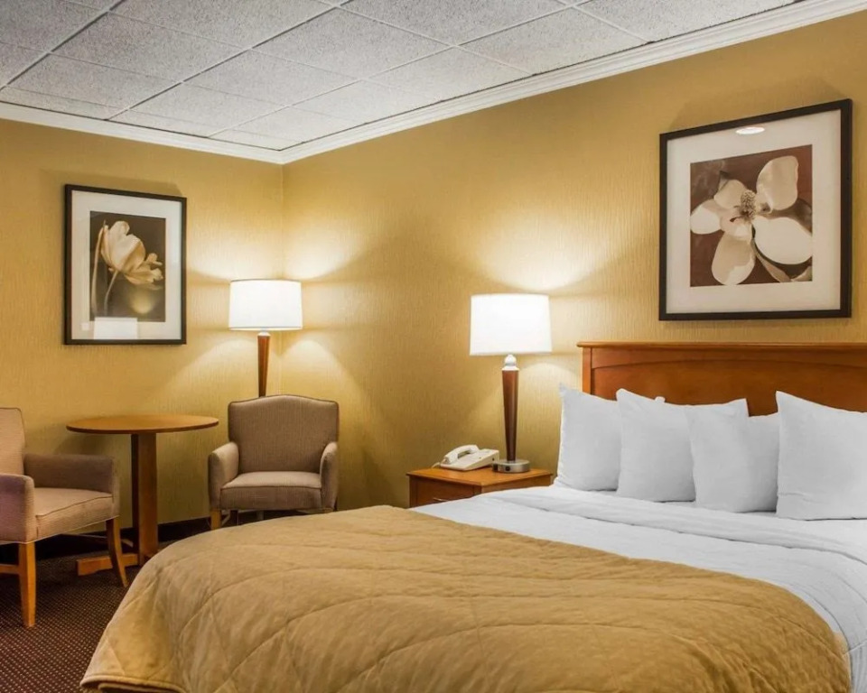 Quality Inn & Suites Riverfront Oswego