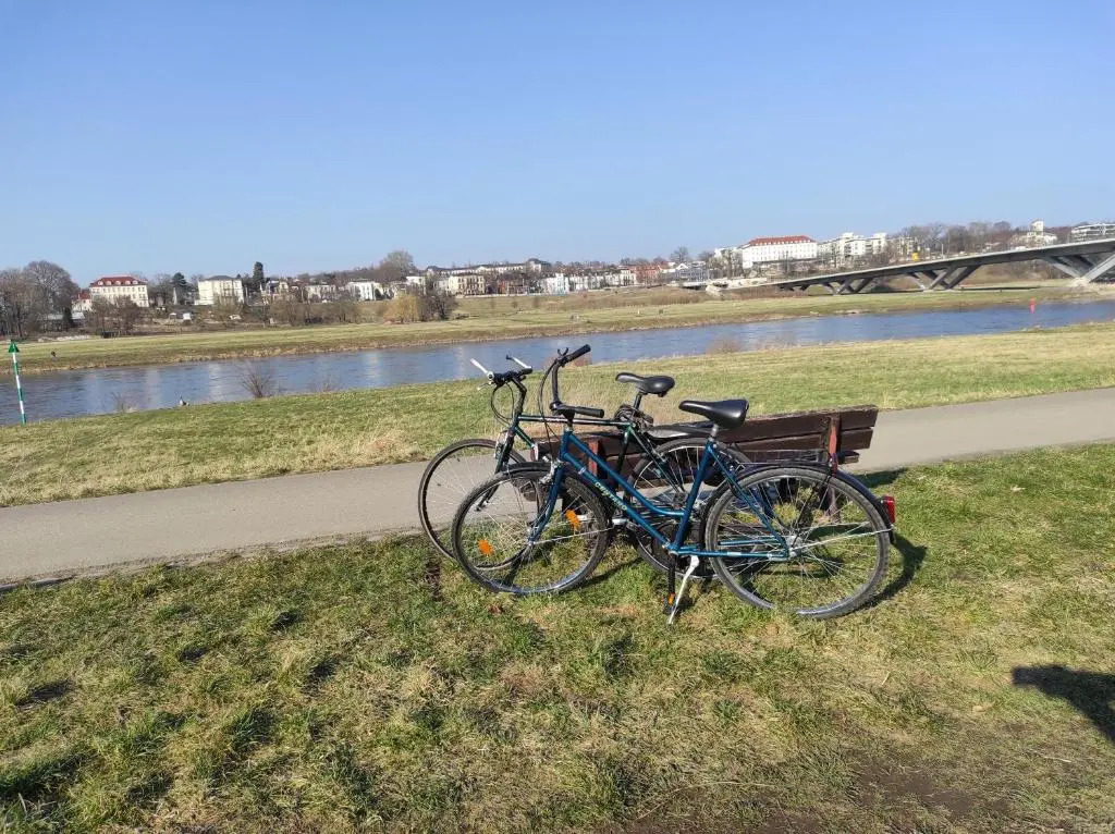 Traumhaftes Zwei-Zimmer-Apartment an der Elbe