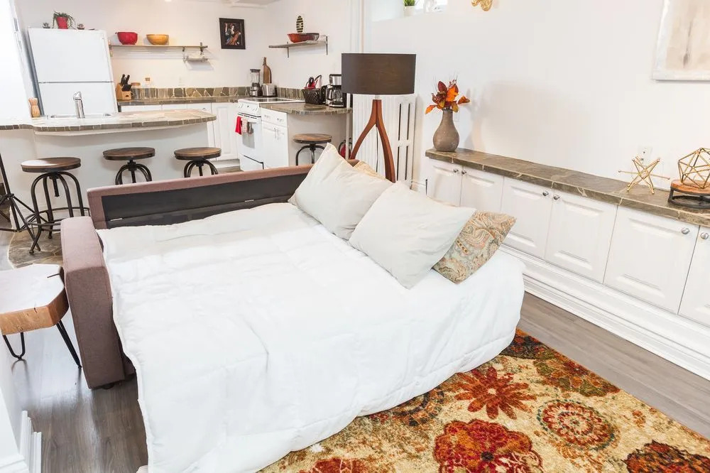 Applewood Suites - Bloor & Spadina