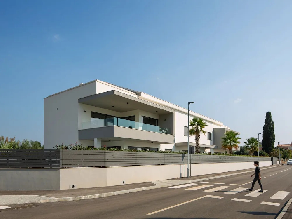 Luxury Apartment With Private Pool, Near the Beach and Close to Pula