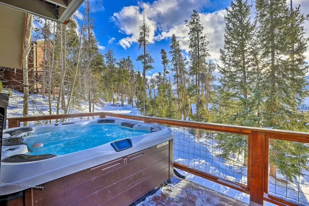 Mtn-view Retreat w/ Hot Tub in Breckenridge!