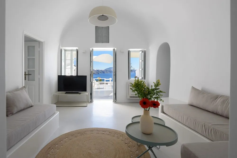 Lathouri Cave Villa