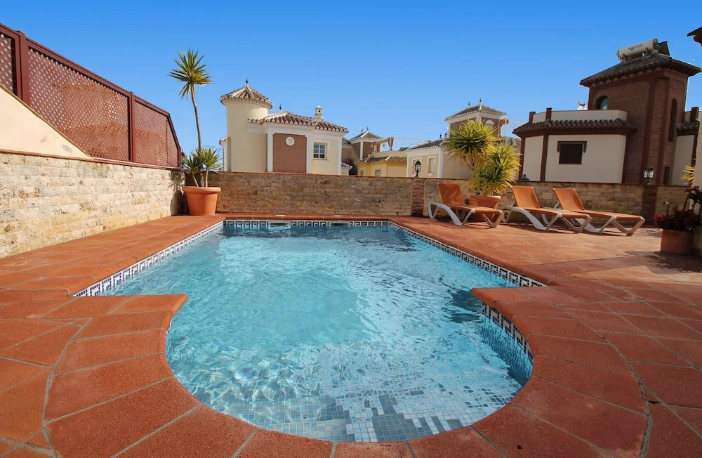 1033 Villa Laura