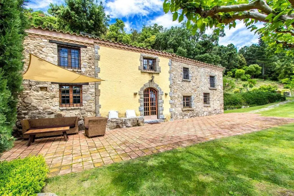 Catalunya Casas Stunning Costa Brava mountain retreat and 30kms away from the beach