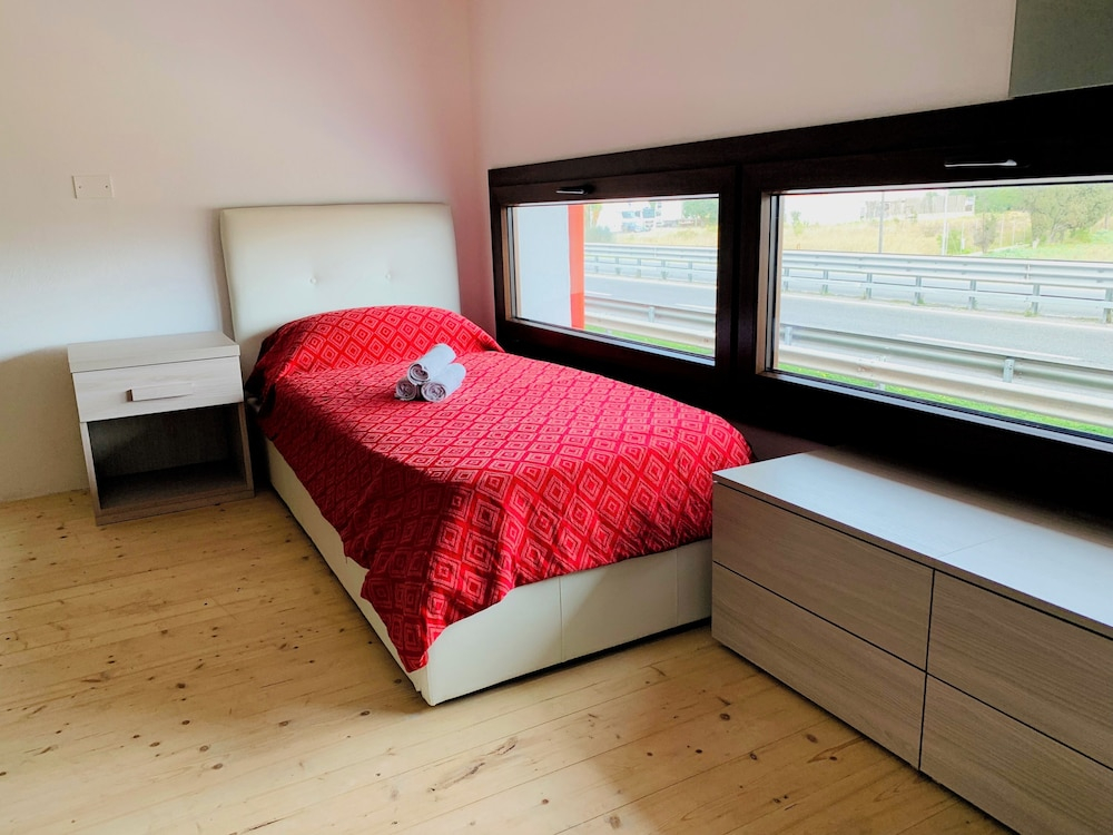Luxar room
