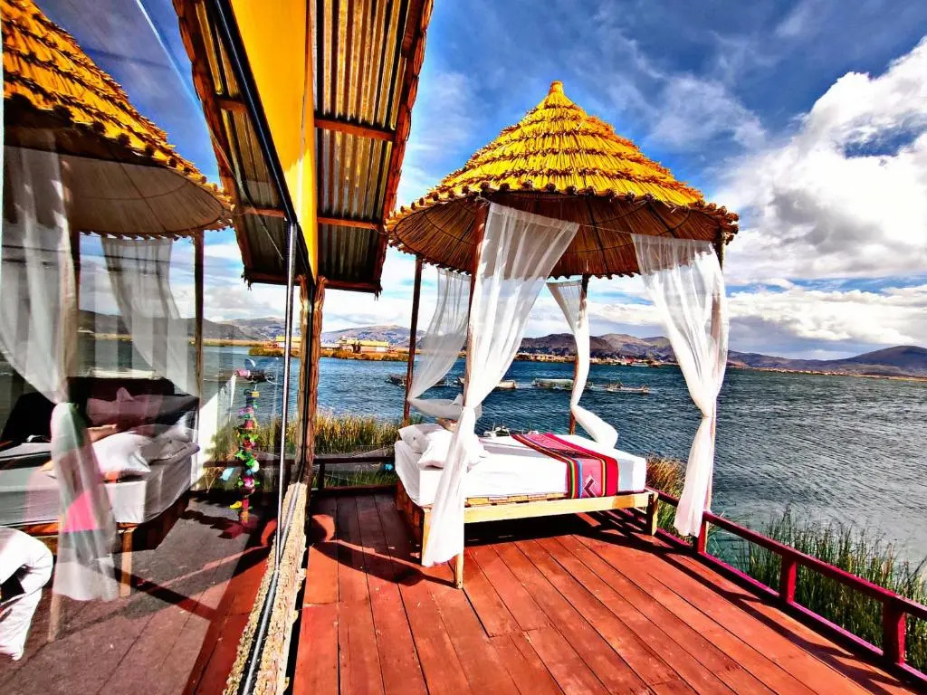 Uros Qhanita Lodge