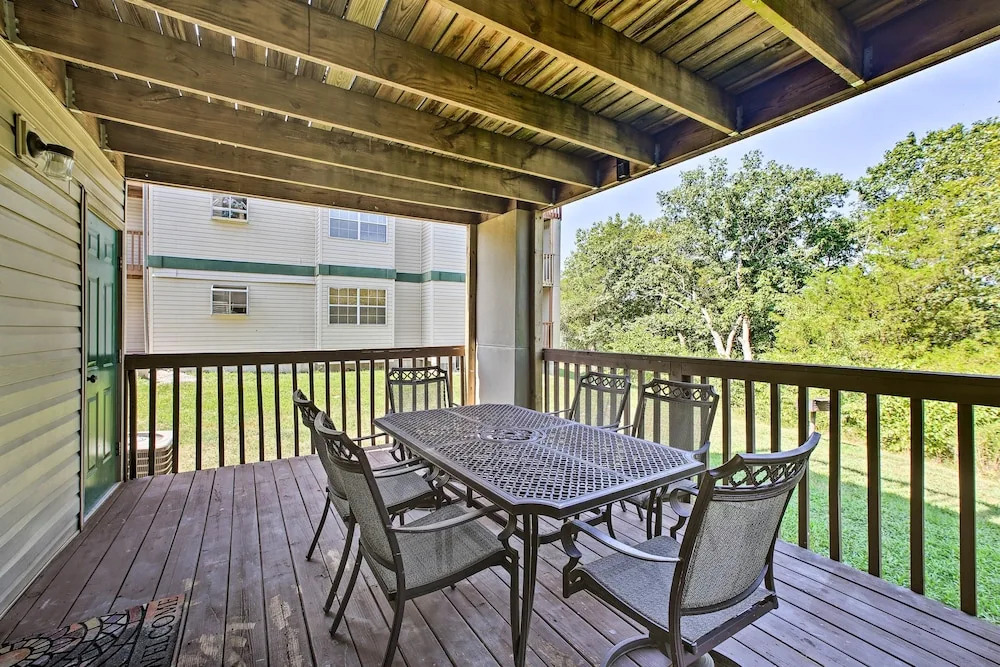 Walk to Table Rock Lake: Condo w/ Pool Access!