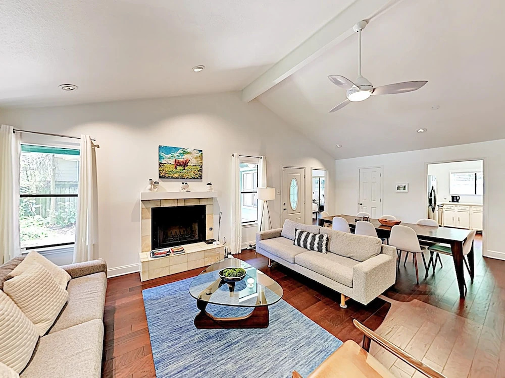 1802 Kinney Avenue Home 2 Bedrooms 2 Bathrooms Home
