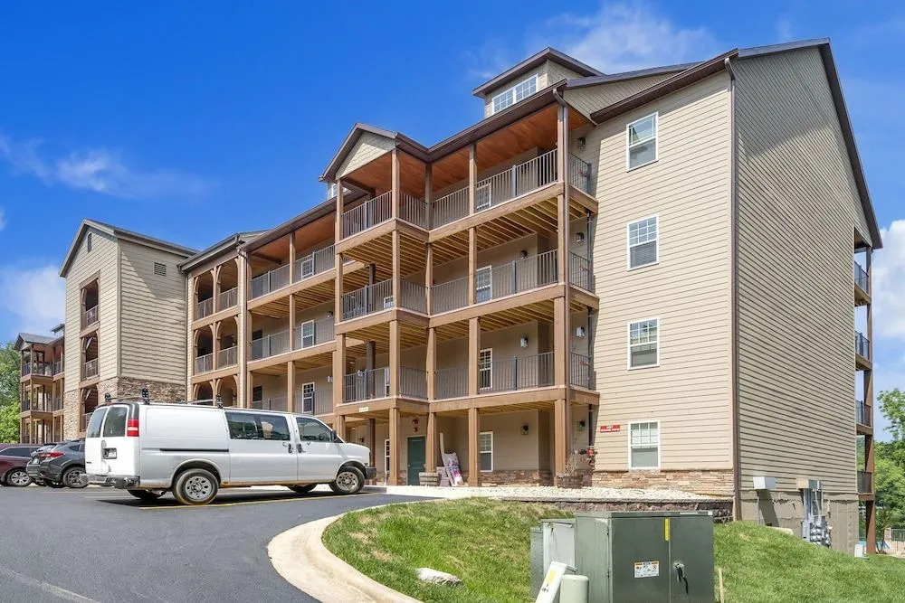 New Lakeside Haven - Picturesque