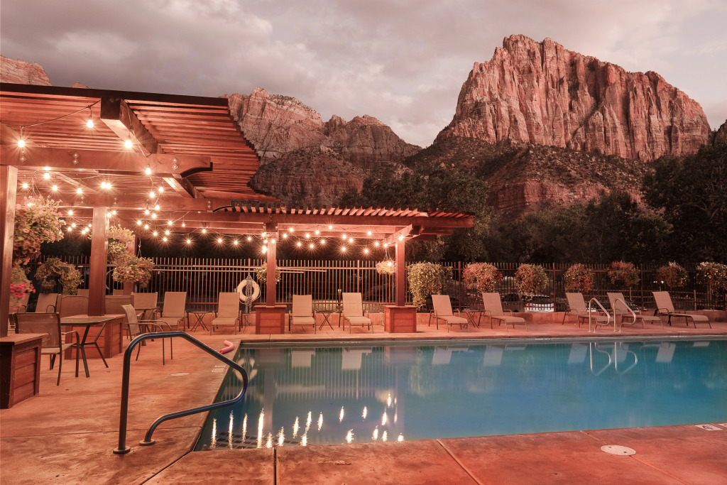 Отель Cable Mountain Lodge