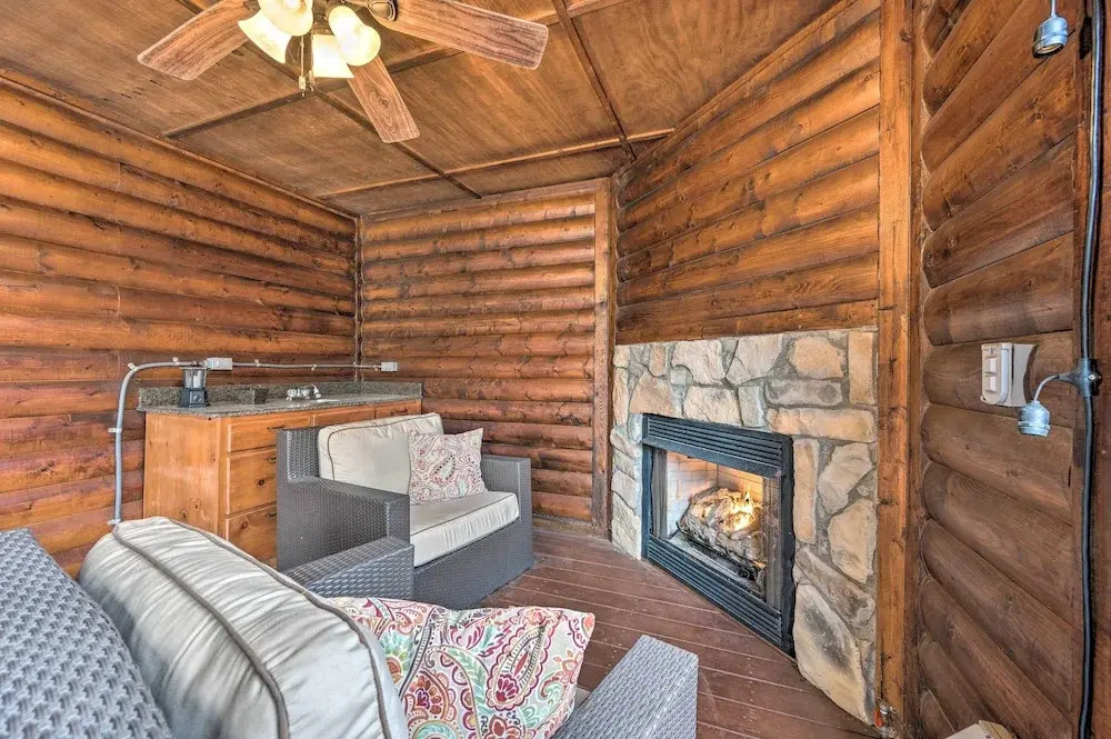 Hot Tub: 'little Bear's Pond' Broken Bow Cabin