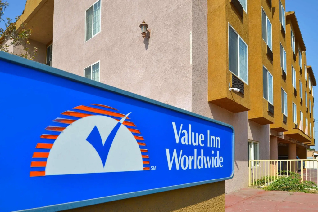 H3 Inn & Suites - LAX Airport - Los Angeles