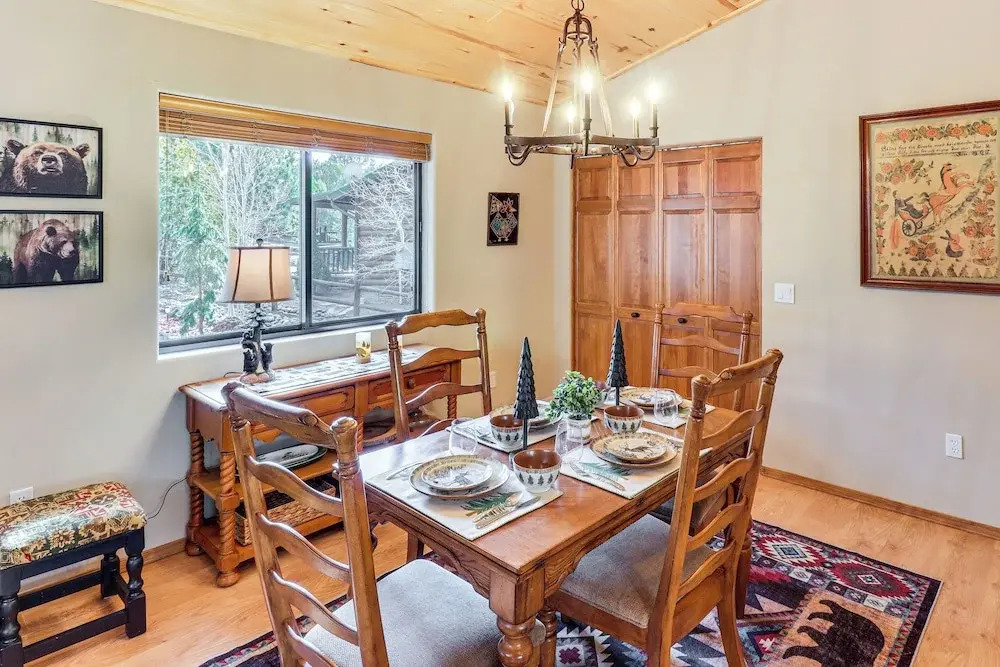 White Mountains Cabin: Near Trails & Lake Access!