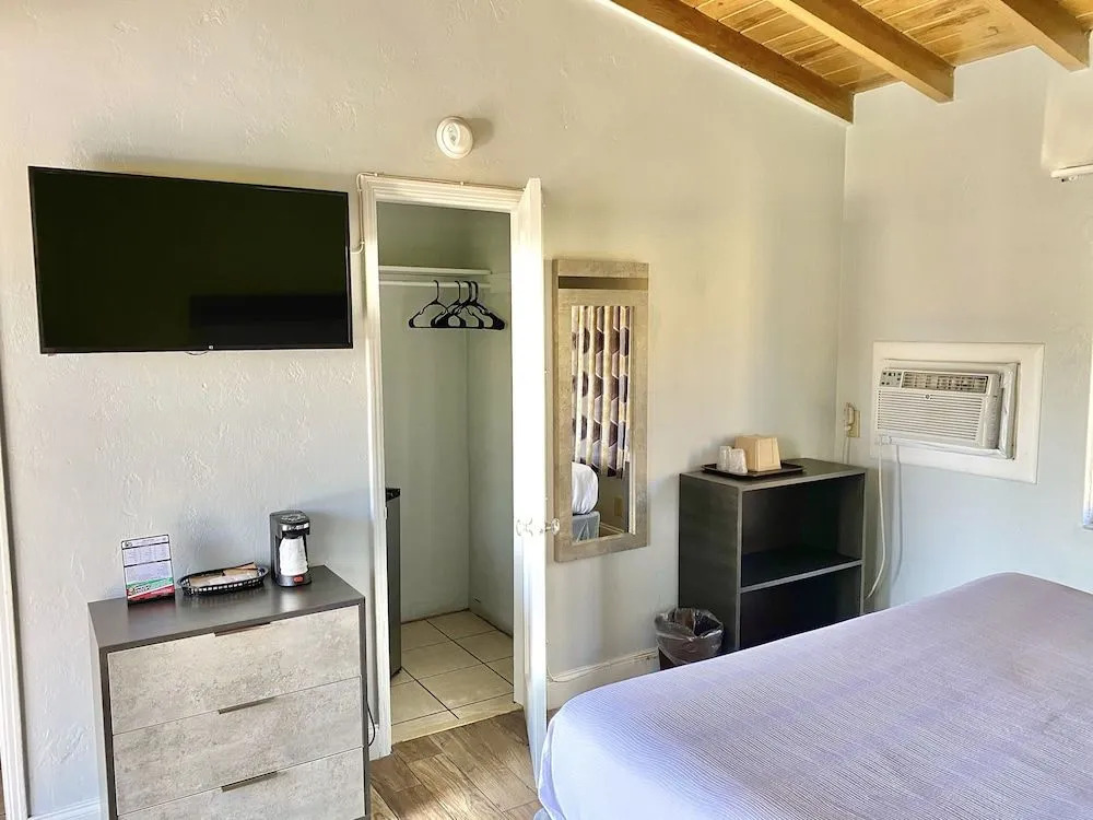 Budget Inn South