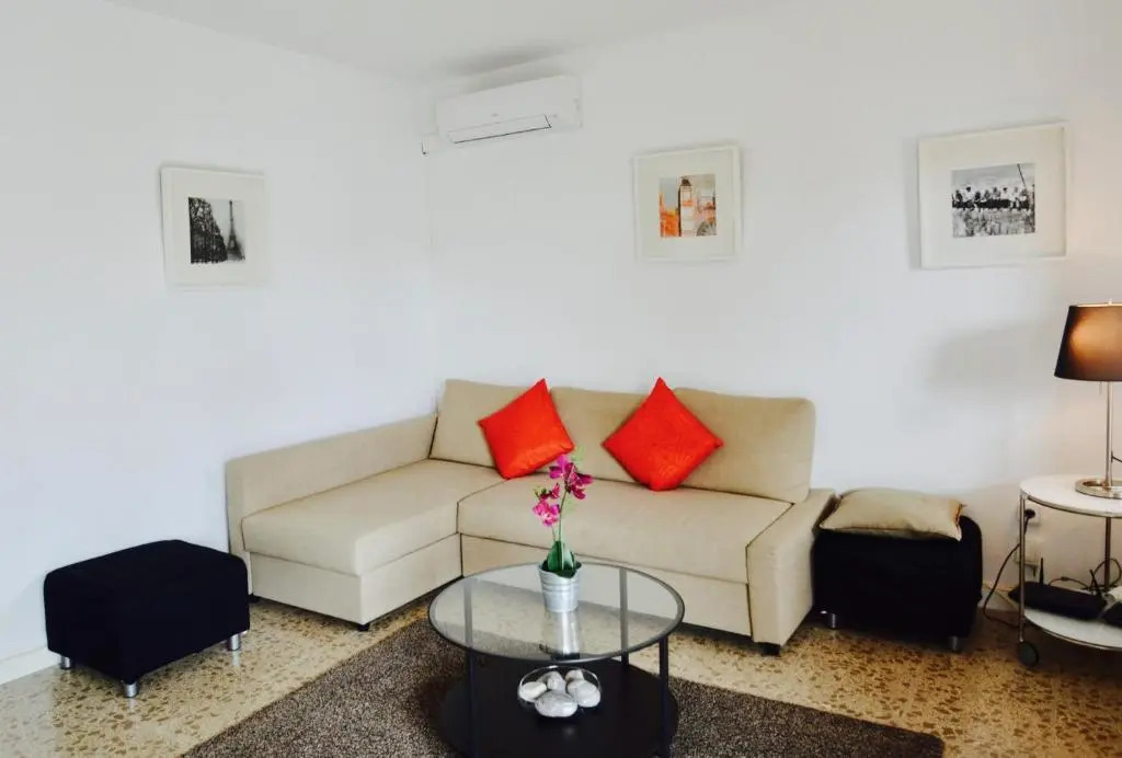 VINYET TRANQUILITY steps from the beach and pool