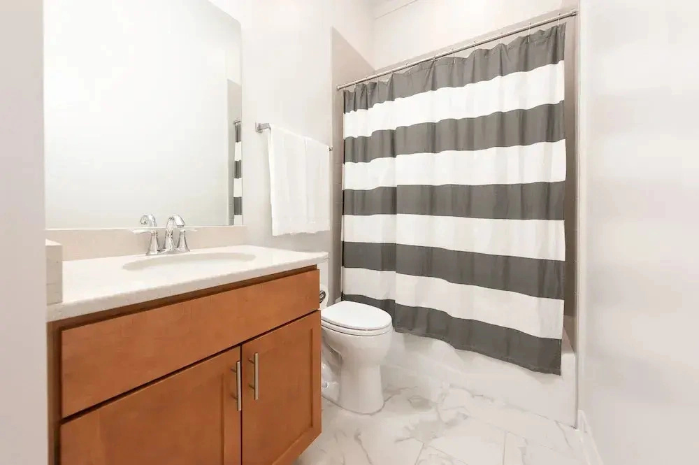 Distinct Lincoln Park Suites by Sonder