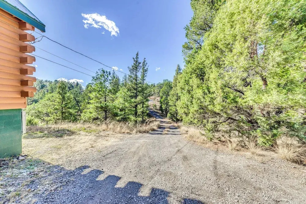 16 Mi to Ski Apache: Ruidoso Cabin Rental