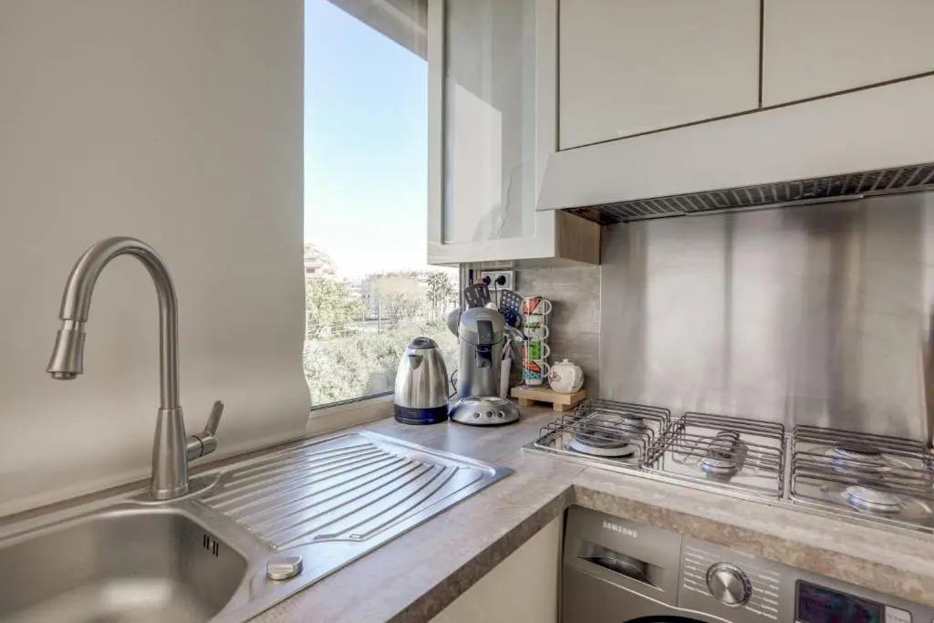 Luxurious Cosy 2 Bdrm Apartment Near Martinez by Olidesi