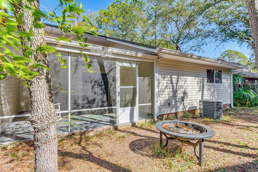 Cottage Vibes in Shalimar! Pet-friendly Townhome