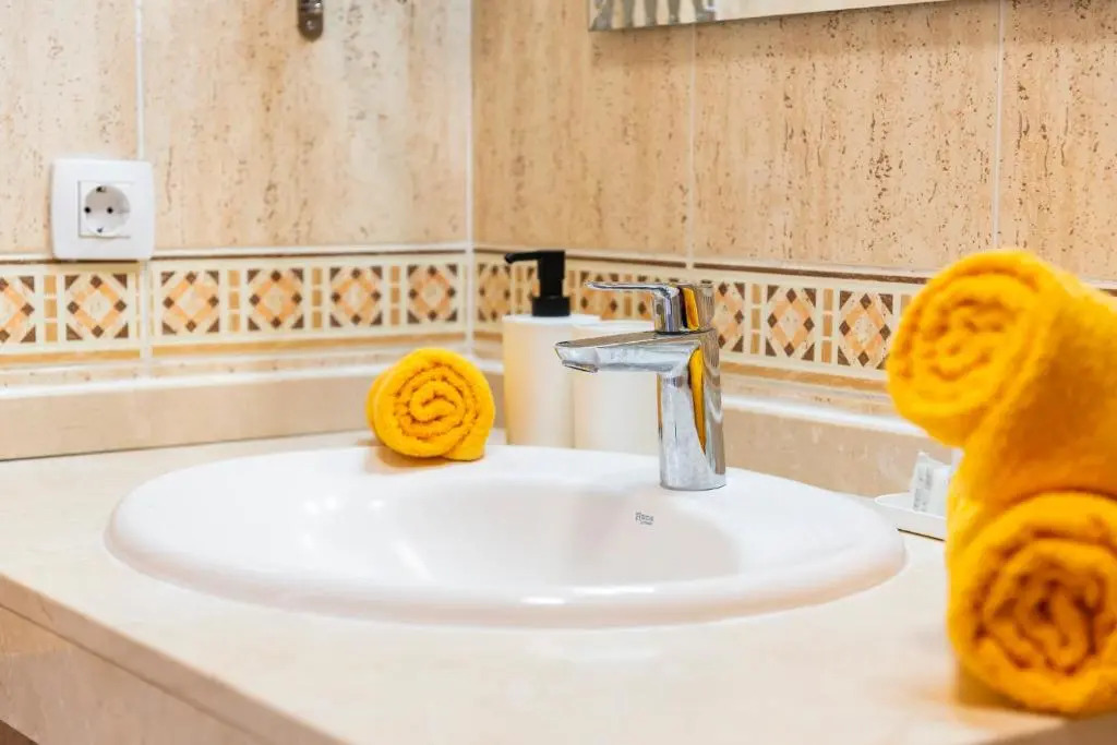1314 FABULOUS 2 BEDROOM Accommodation ROOF TERRACE