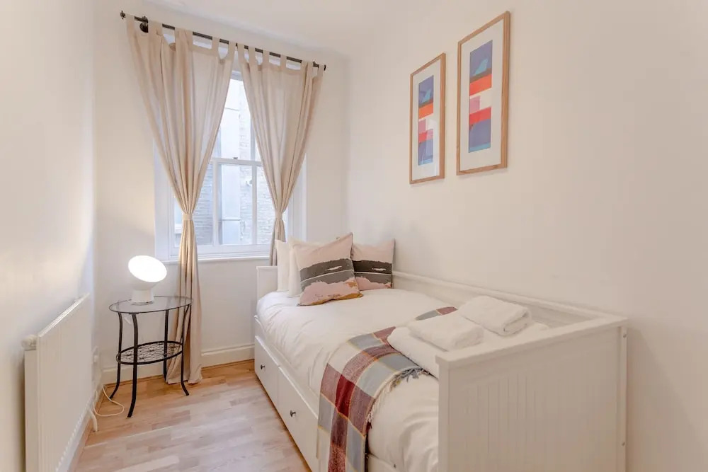 Charming 2 Bedroom Property in Clapham