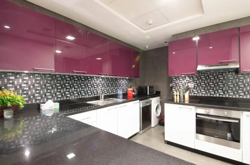 Maison Privee - Sleek Stay in Dubai Marina Famous Twisting Tower