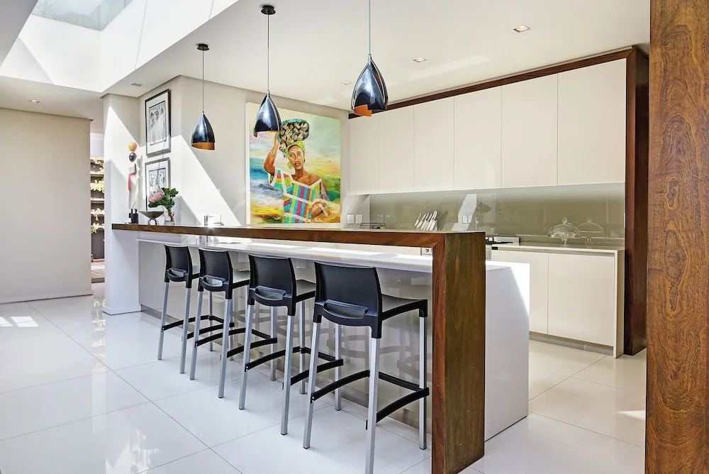 Luxury 5-star Private 4-bed Villa With Pool and Views Close to Camps Bay Beach
