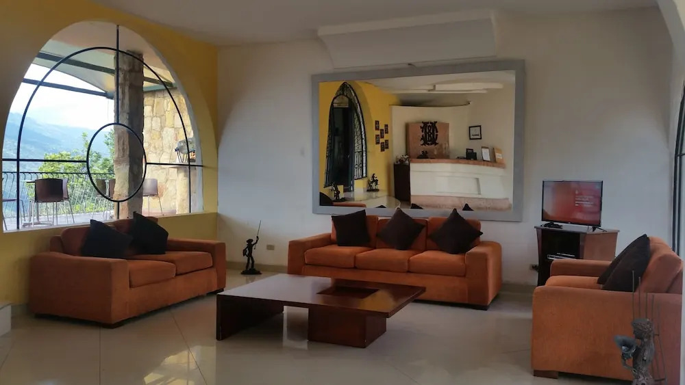 Hotel El Castillo Chinauta